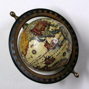 Globus_book-shelf_hg