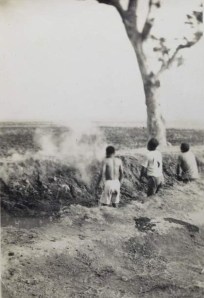 One of two photos published by de Volkskrant in July 2012. The image appears to show three Indonesians standing in a mass grave before being executed by Dutch soldiers.