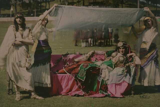 “Cleopatra” in Domain Cricket Ground, 1914, Auckland, by Robert Walrond. Purchased 1999 with New Zealand Lottery Grants Board funds. Te Papa (A.018196). Available for download with No Known Copyright Restrictions.