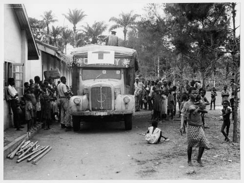 Nigeria. Biafra conflict. M'Baise province (team 16). Arrival of relief supplies.  Public 1969 © CICR / WITH, R.