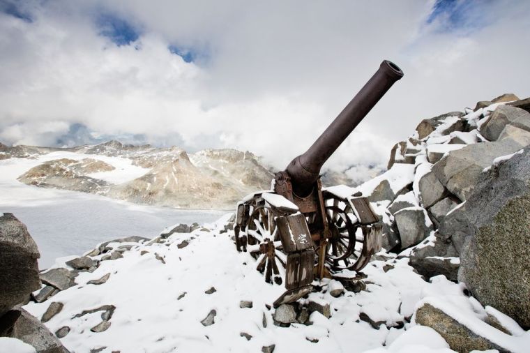 A WW1 Italian cannon sits atop Cresta Croce, a 3,000-meter-high Adamello ridge. Photo by Stefano Torrione, National Geographic Italia 