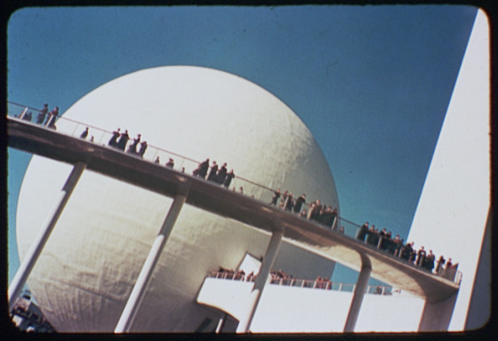 An oblique view of the Helicline, the curved walkway that led to the Perisphere. (Photo: Library of Congress).