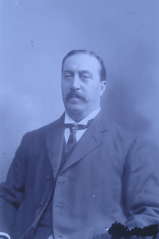 WILLIAM HUTCHINSON DENSTONE Denstone arrived to the River Plate in 1884 as part of a theatrical tour. He got stranded in Buenos Aires and then was asked to write for the newly founded 